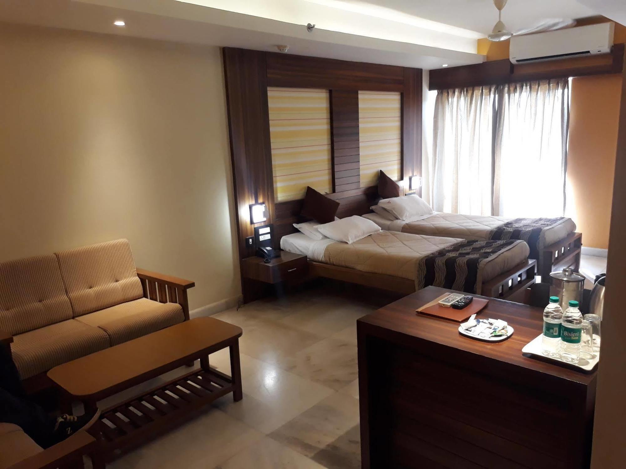 Hotel Madhuvan Serai Manipal Esterno foto