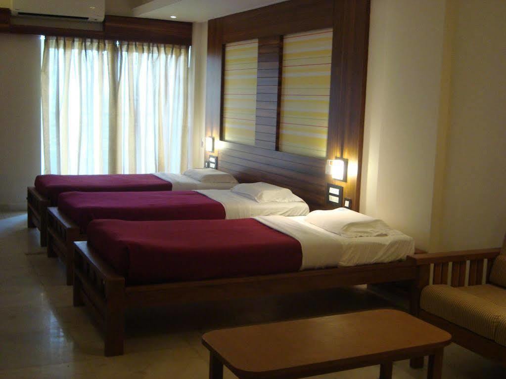 Hotel Madhuvan Serai Manipal Esterno foto
