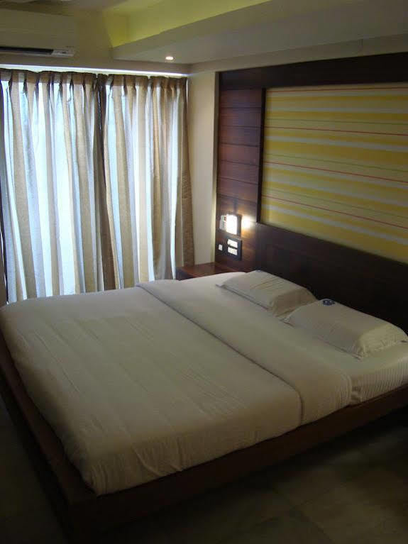 Hotel Madhuvan Serai Manipal Esterno foto