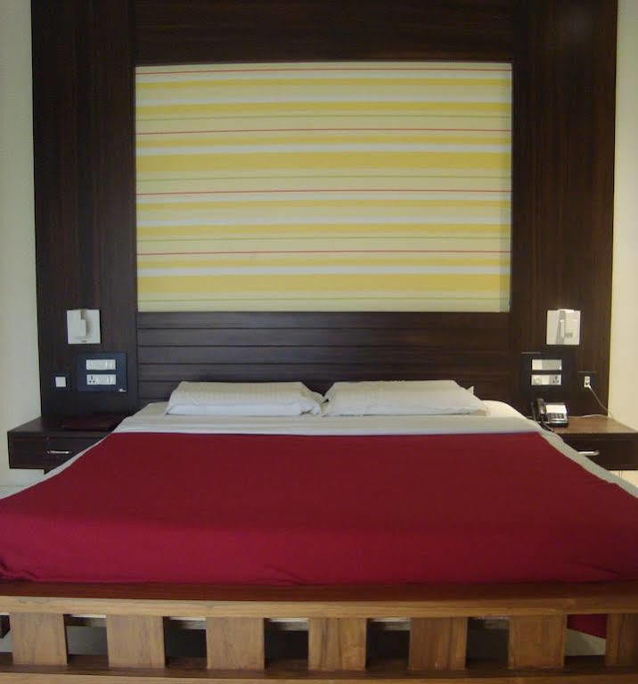 Hotel Madhuvan Serai Manipal Esterno foto