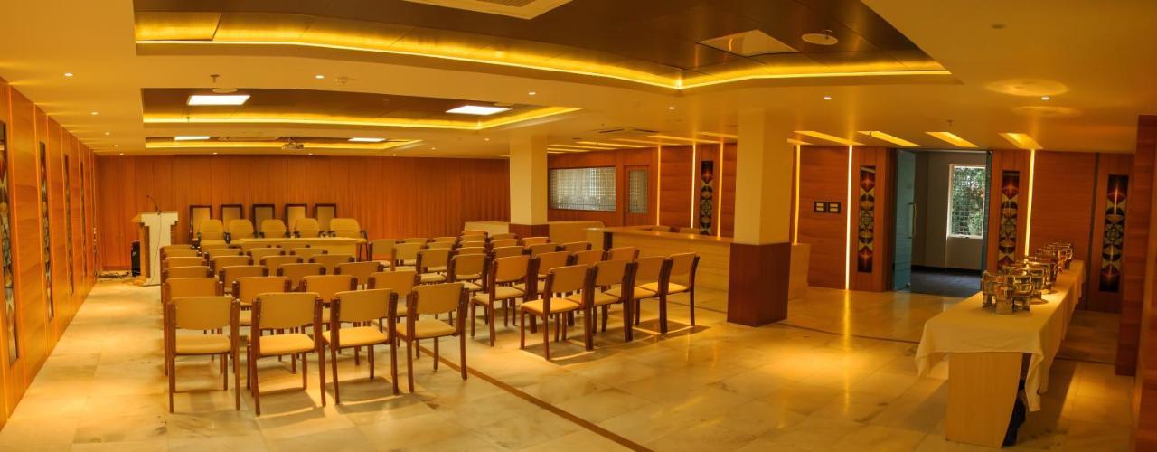 Hotel Madhuvan Serai Manipal Esterno foto